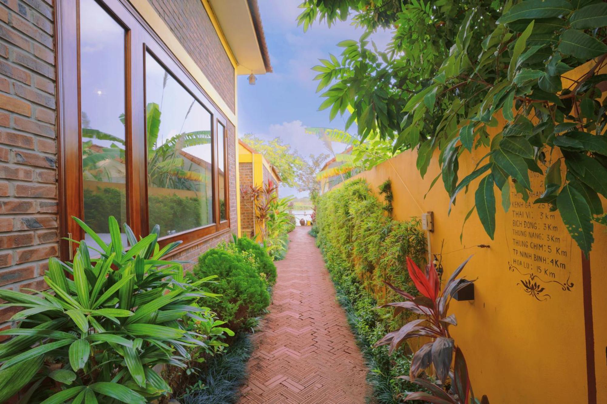 Papaya Bungalow & Rice Fields Apartment Нин Бин Екстериор снимка